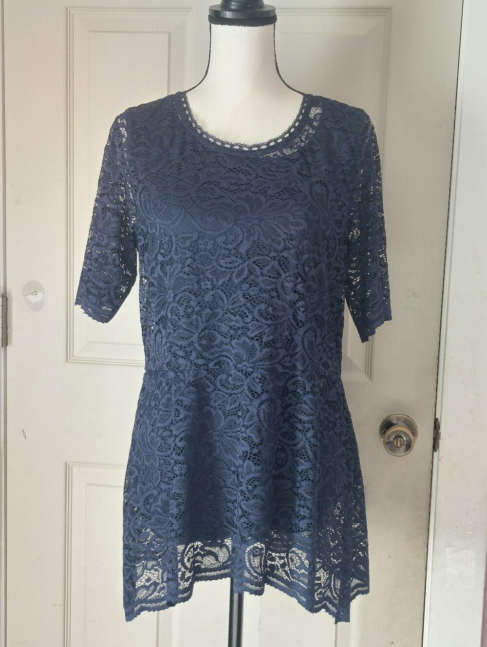Isaac Mizrahi Live! Navy Blue Floral Lace Tunic Top Size M